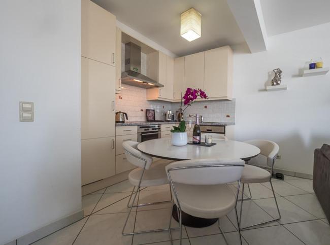 Luxury Penthouse With 3 Balconies -2 Bedrooms&petrus View