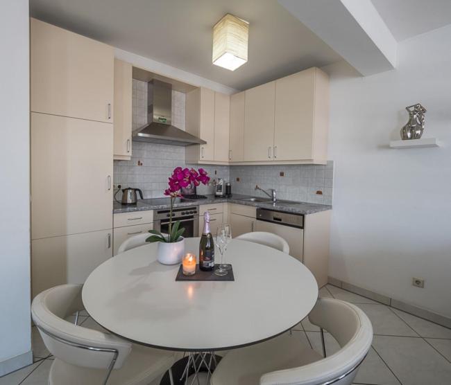 Apartment Luxury Penthouse With 3 Balconies -2 Bedrooms&petrus View *